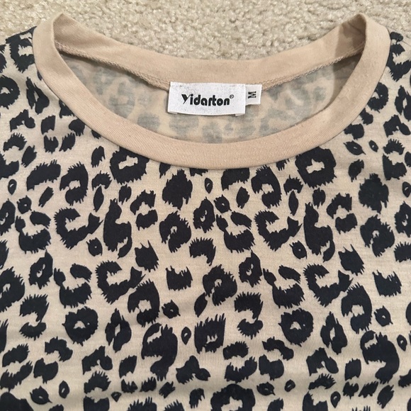 Leopard Top - Picture 4 of 4